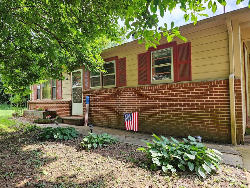 573 Uptons Landing Rd unit 79, Marion, NC 28752 - photo 1