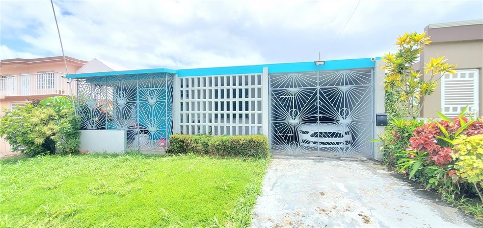 Calle 42 Extension Rexville unit BN 12, Bayamon, PR 00957 - photo 1