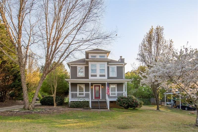 Gorgeous view of this Victorian style home.