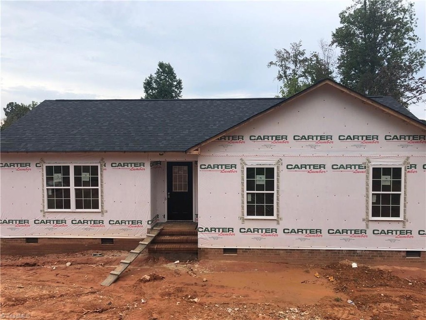 905 Breeze Hill Rd, Asheboro, NC 27203 - photo 1