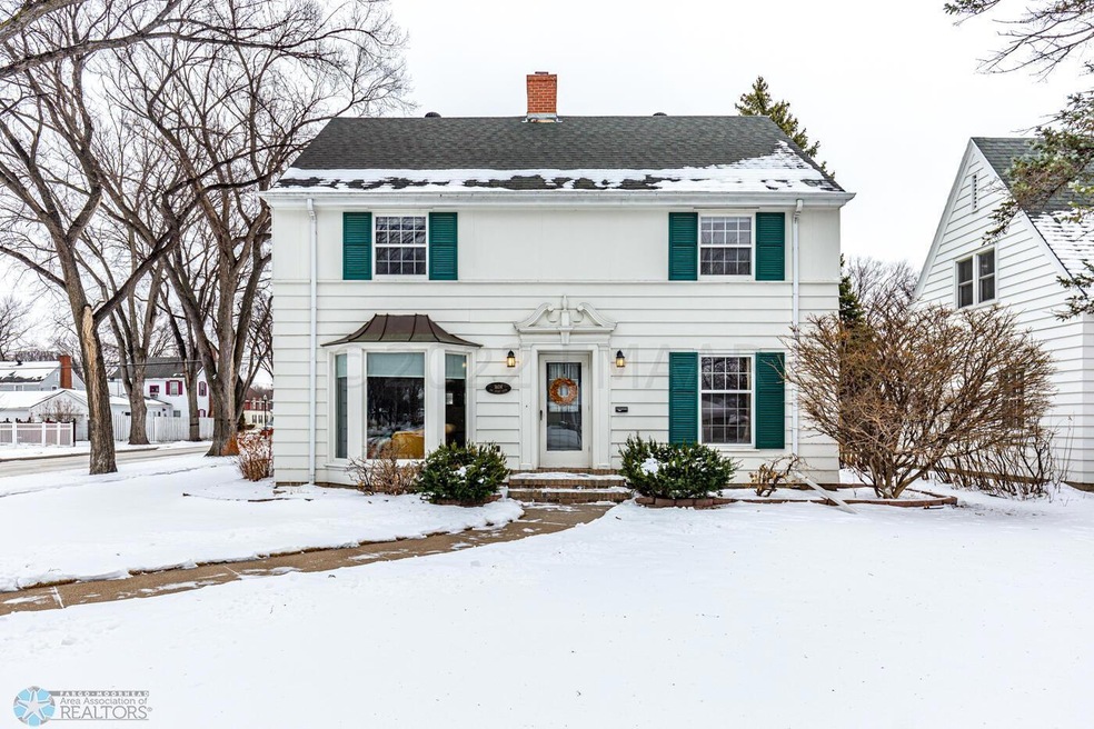 1604 9th St S, Fargo, ND 58103 - photo 1