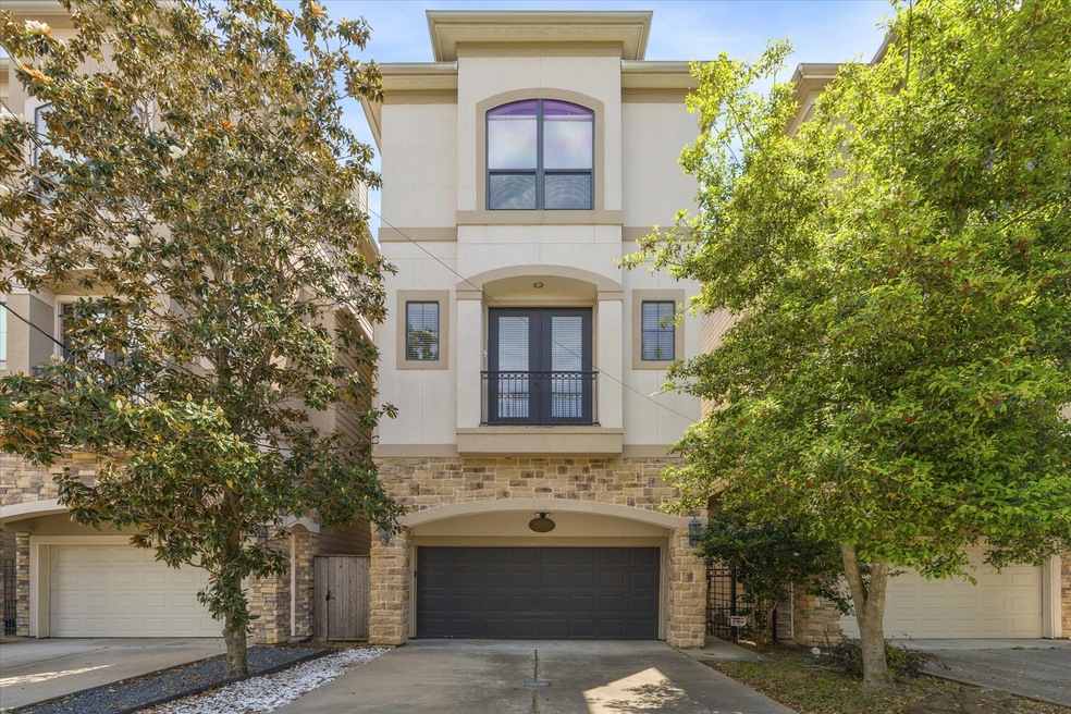 Welcome home to beautiful 5705 Petty #C!  Parking