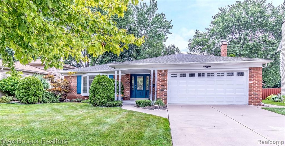 5078 Thorncroft, Royal Oak, MI  48073