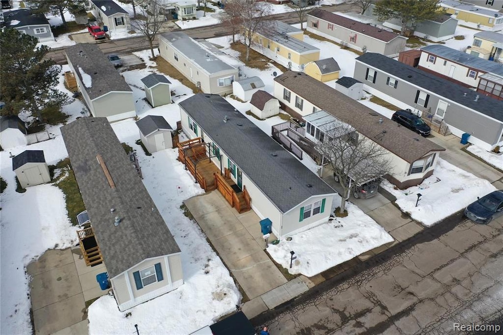 33 Peach Tree Dr, Davison, MI 48423 - photo 1