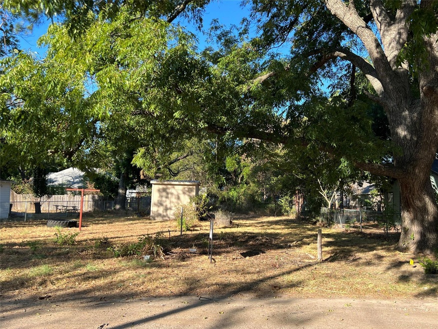 1607 N Buffalo Ave, Cleburne, TX 76033 - photo 1