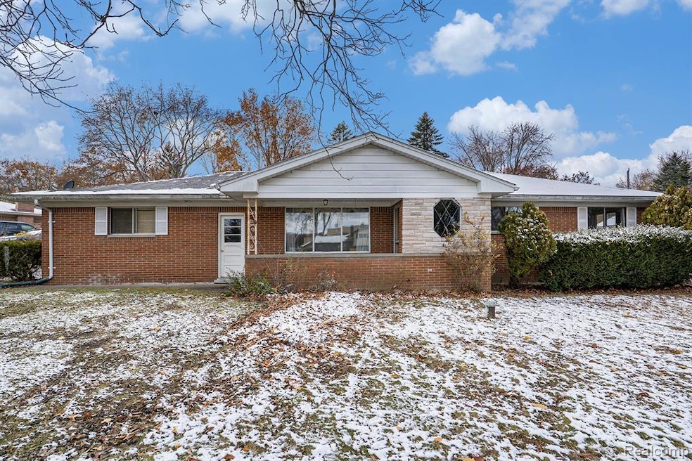 6141 Paramus, Clarkston, MI 48346 - photo 1