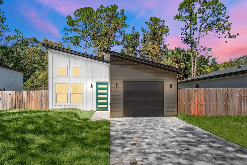 808 W 9th St, St. Augustine, FL 32084 - photo 1