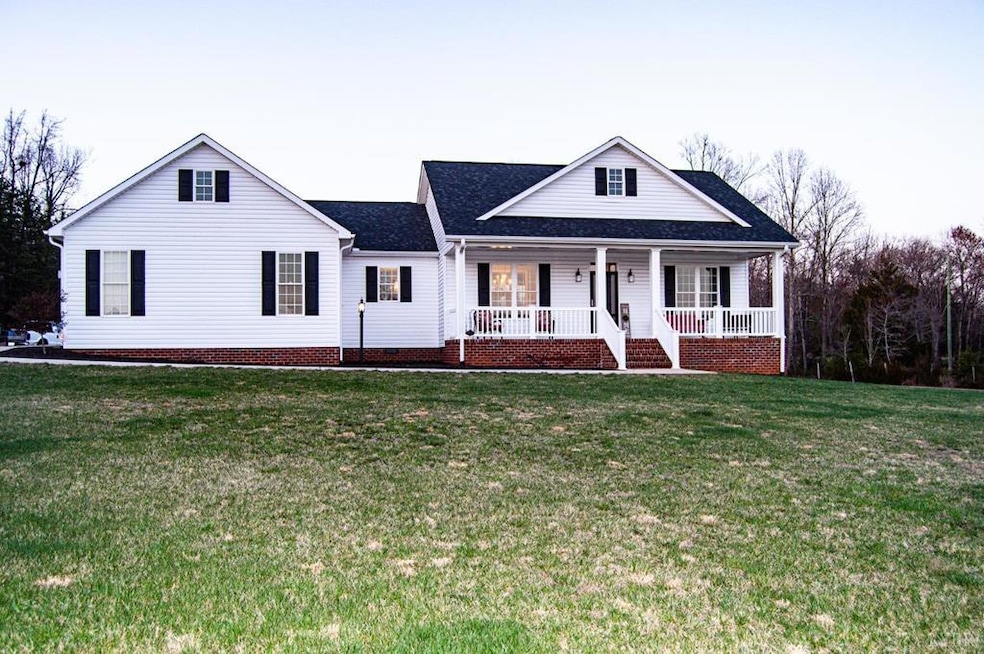 7108 Callands Rd, Chatham, VA 24531 - photo 1