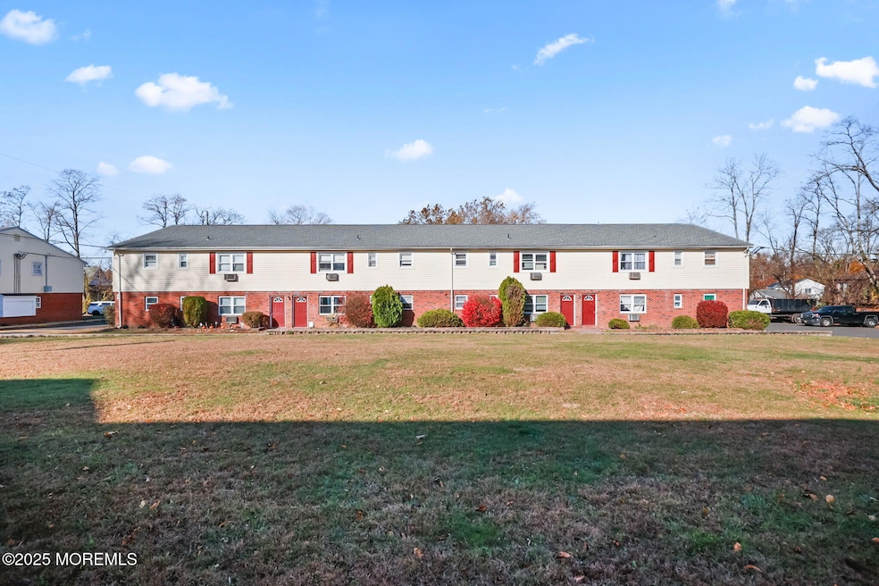 175 Buckelew Ave unit BLDG 2 APT 14, Jamesburg, NJ 08831 - photo 1