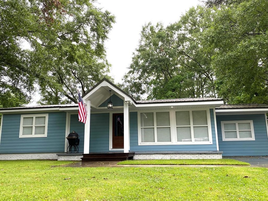 1101 W Fourth Ave, Picayune, MS 39466 - photo 1