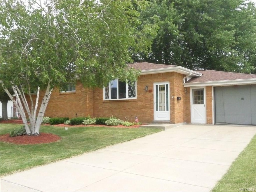 Beautiful 3bedroom brick ranch with attached garag