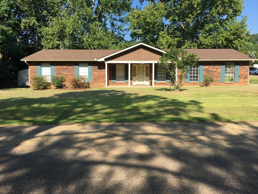 900 Nathan St, McComb, MS 39648 - photo 1