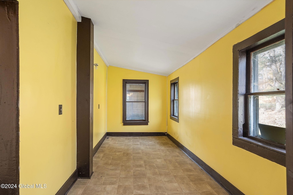 12-285MainSt_12