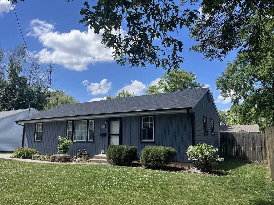 908 Timmons Dr, Tuscola, IL 61953 - photo 1