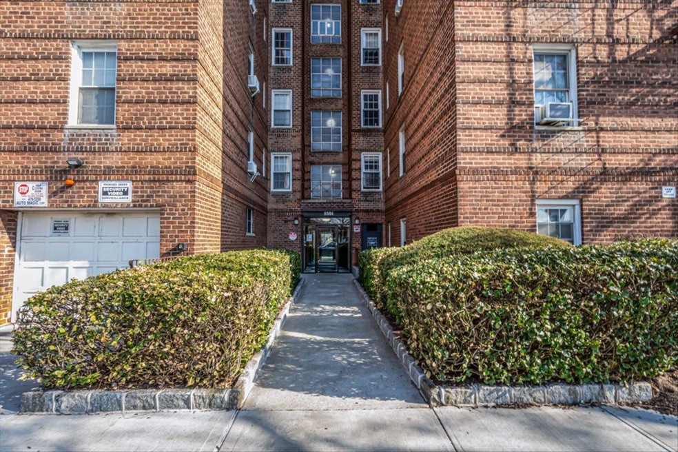 85-04 63rd Dr unit 2j, Rego Park, NY 11374 - photo 1