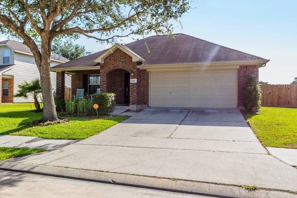 2817 Waterside Trail, Pearland, TX 77584 - photo 1