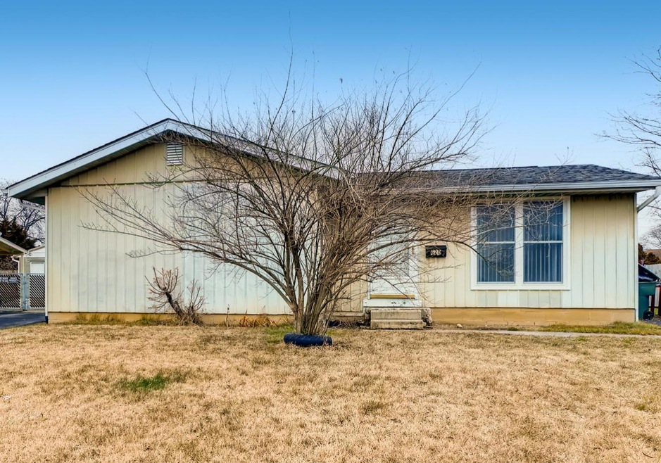 620 Oak Hollow Ct, Columbus, OH 43228 - photo 1