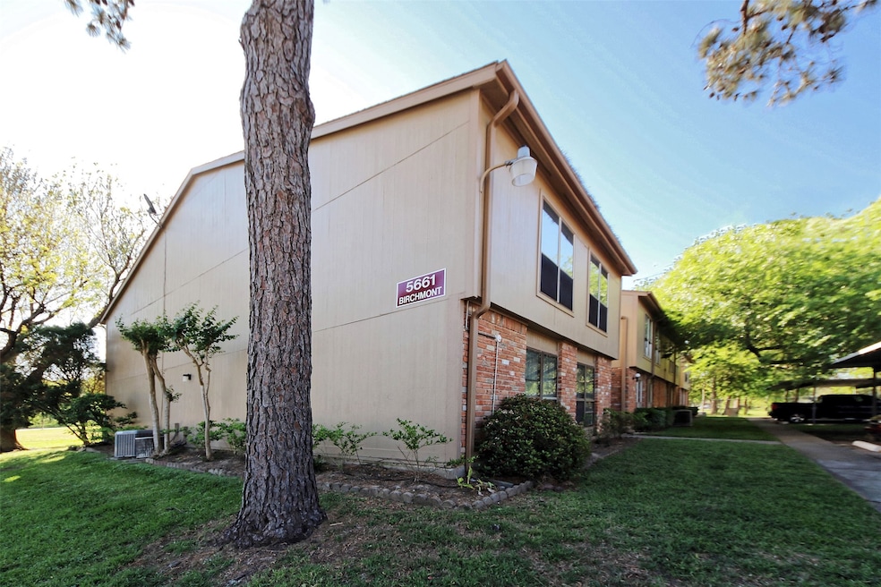 5661 Birchmont Dr unit D, Houston, TX 77091 - photo 1
