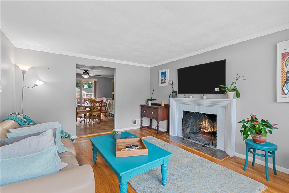 15 Gilbert St, Warwick, RI 02886 - photo 1