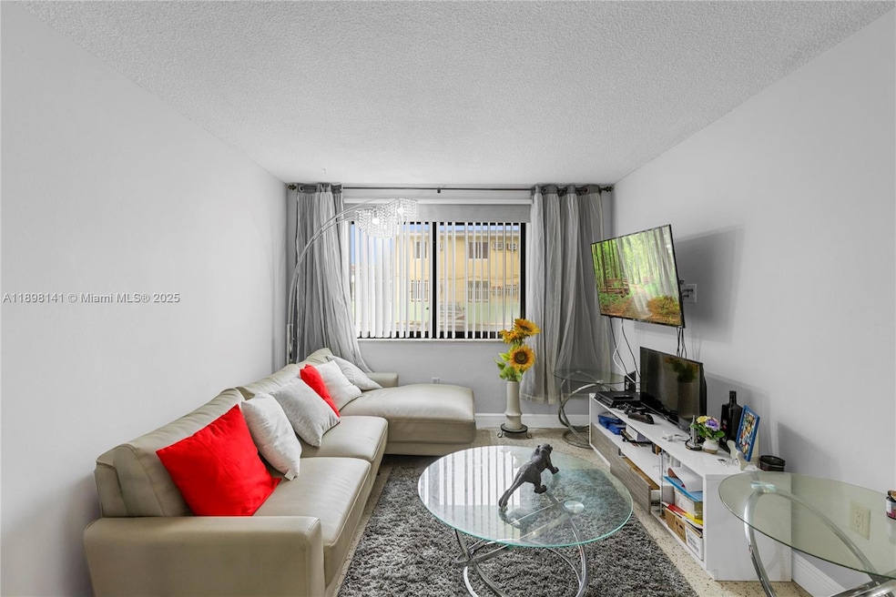 1530 SW 2nd St unit 106, Miami, FL 33135 - photo 1