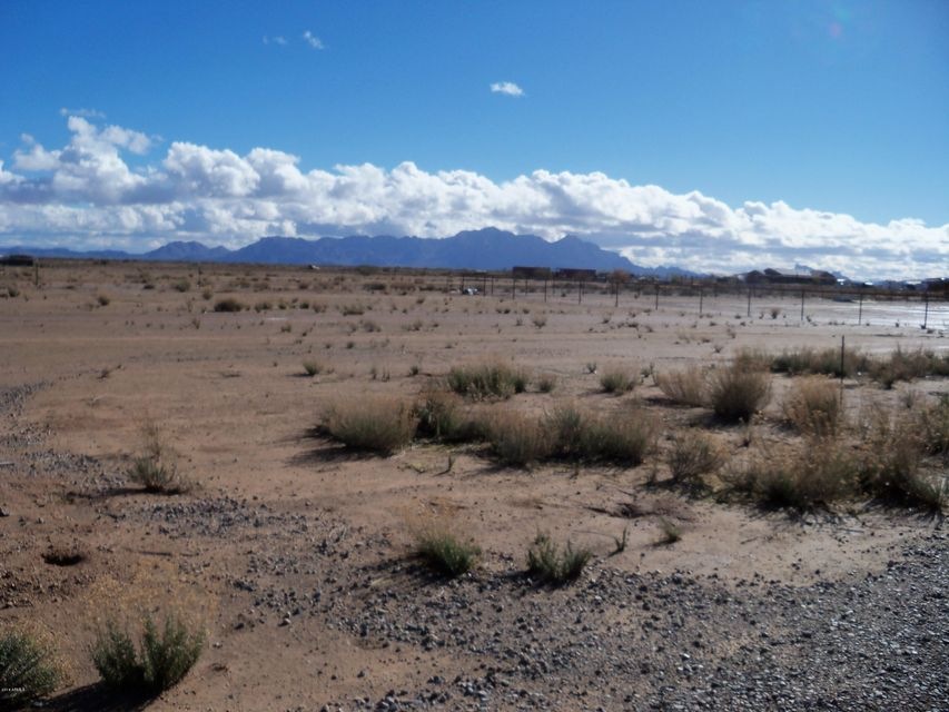 11 mile corner lot 002