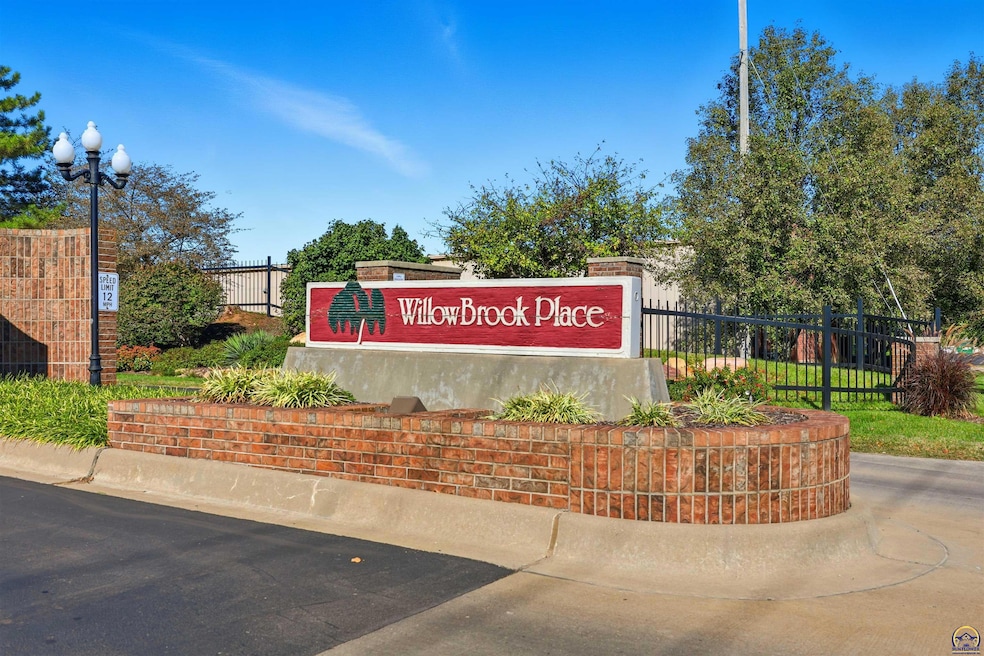 3638 SW Willow Brook Ct, Topeka, KS 66614 - photo 1