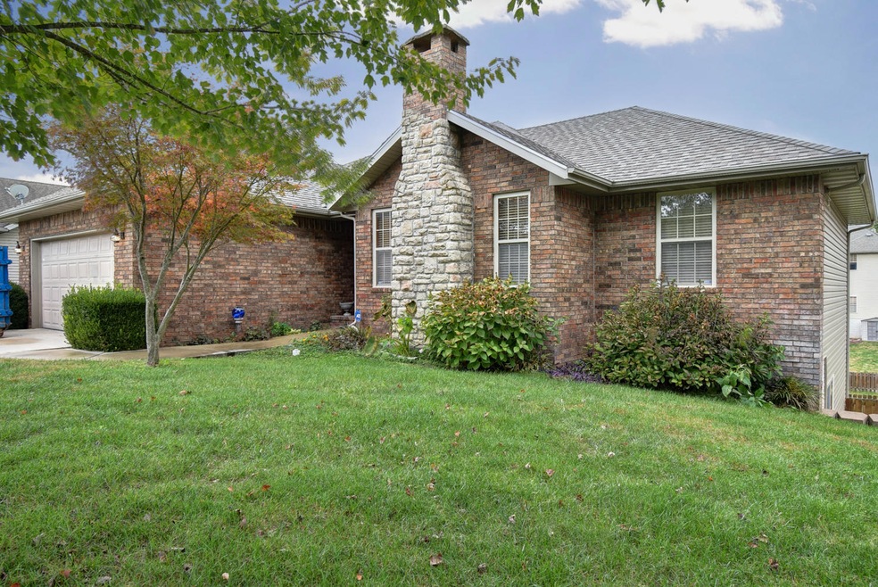 621 Tucker Bay Cir, Nixa, MO 65714 - photo 1