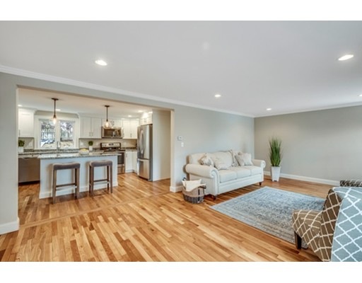 10 Arthur Woods Ave, Burlington, MA 01803 - photo 1