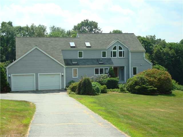 11 Wahconah Dr, Bozrah, CT 06334 - photo 1