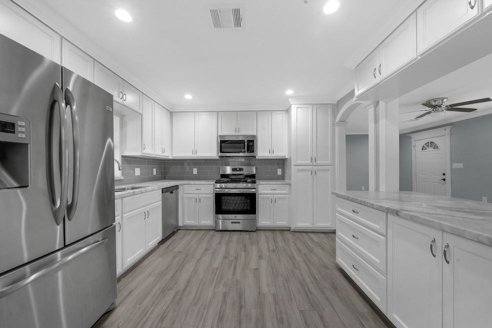 7651 Greendowns St, Houston, TX 77087 - photo 1