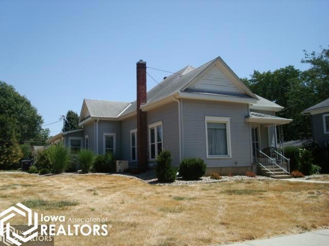 415 E Clarinda Ave, Shenandoah, IA 51601 - photo 1