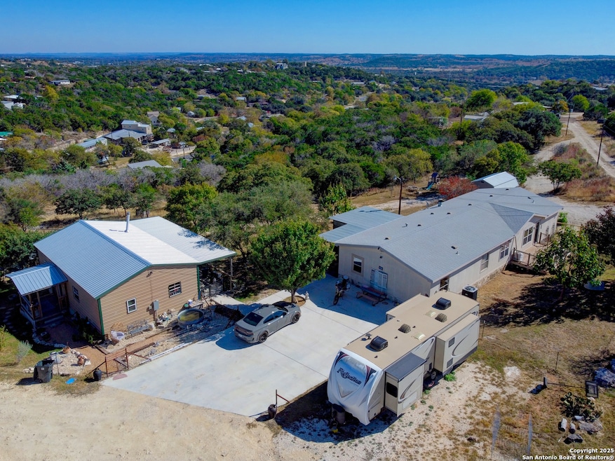 125 Valencia Dr, Kerrville, TX 78028 - photo 1