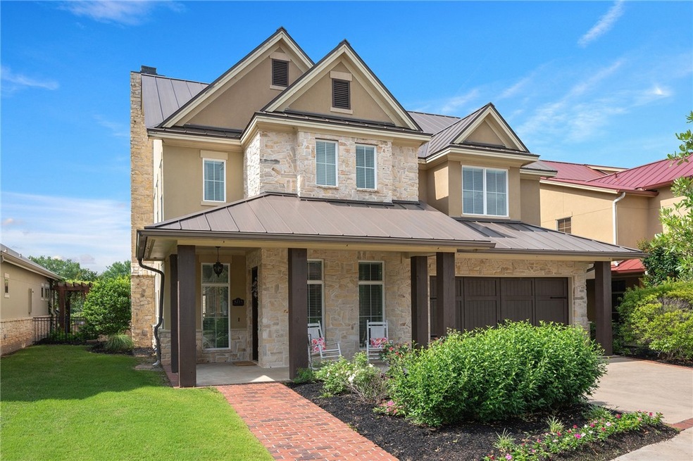 Townhome / multi-family property featuring a stand