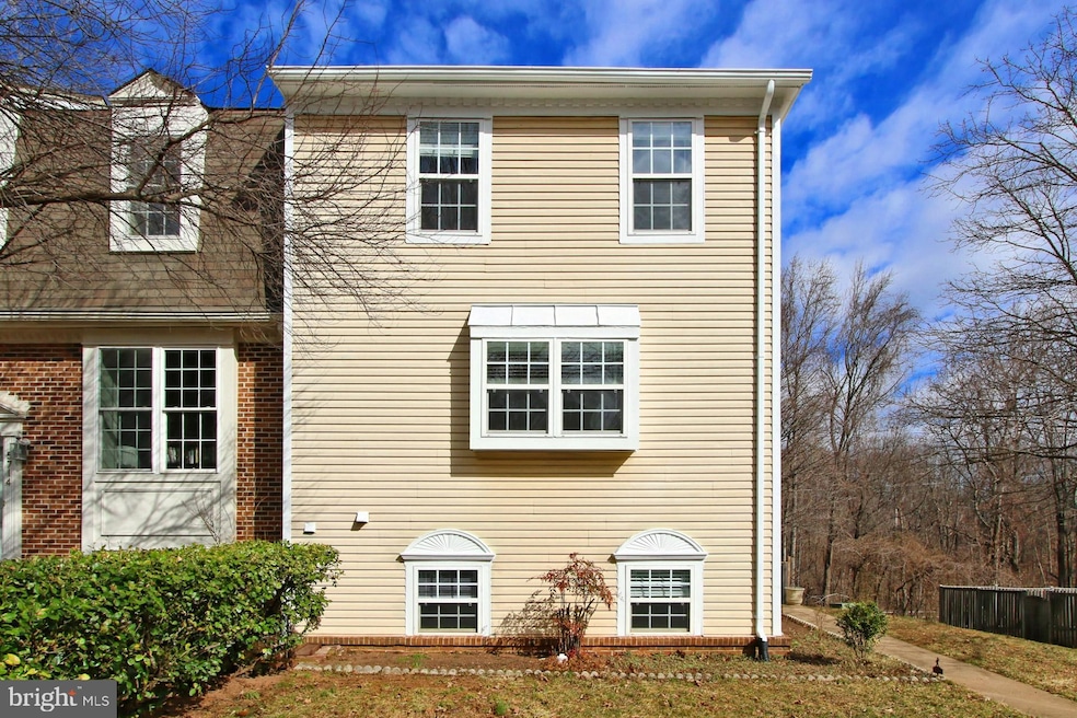 5712 Mason Bluff Dr, Burke, VA 22015 - photo 1