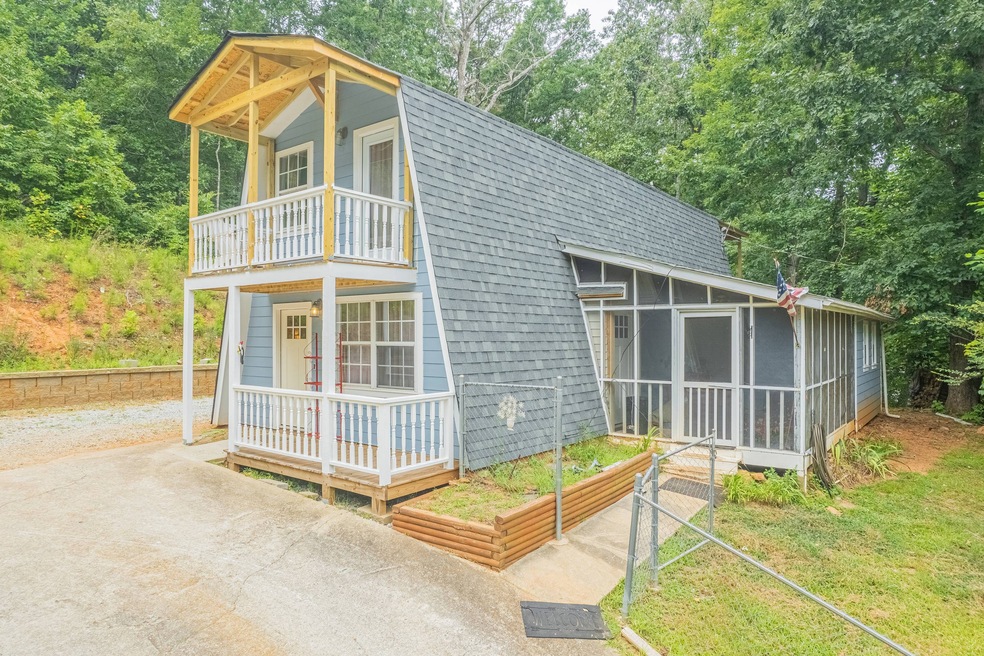 556 Shorewood Cir, Toccoa, GA 30577 - photo 1