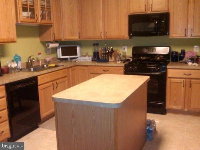 18198 Camdenhurst Dr, Gainesville, VA 20155 - photo 1