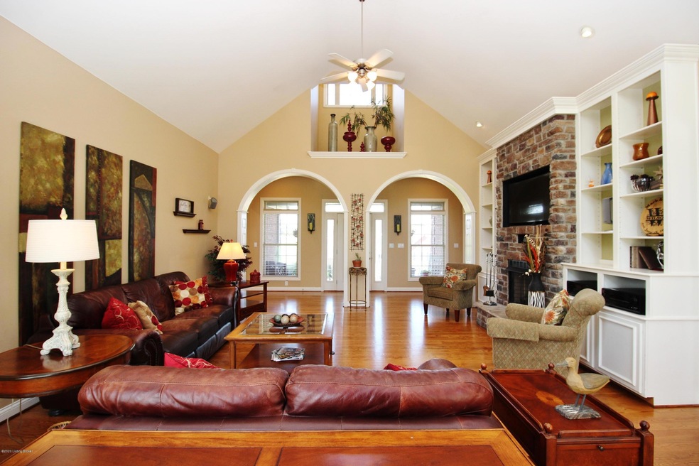 211 Eagles Bluff Ct, Shepherdsville, KY 40165 - photo 1