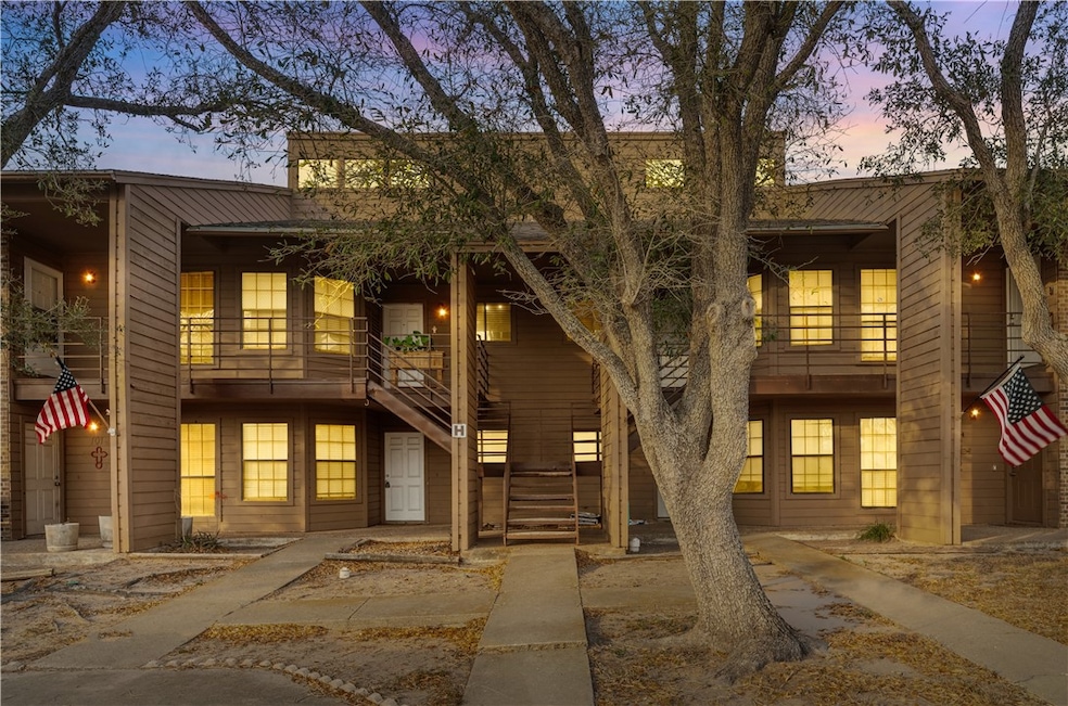 7122 Premont Dr unit H202, Corpus Christi, TX 78414 - photo 1