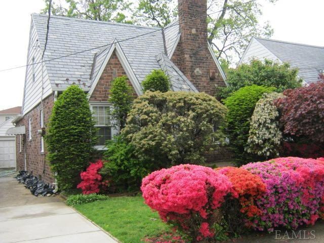 223 108 Ave unit 16, Springfield Gardens, NY 11427 - photo 1