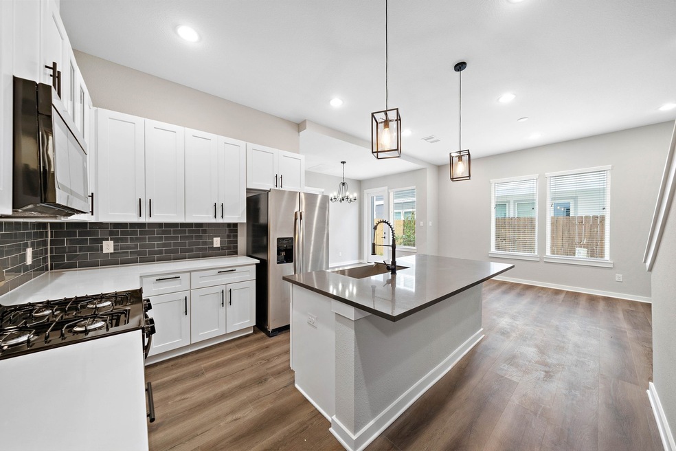 8474 Berry Green Ln, Houston, TX 77022 - photo 1