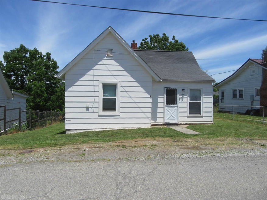 814 Paca St, Pulaski, VA 24301 - photo 1