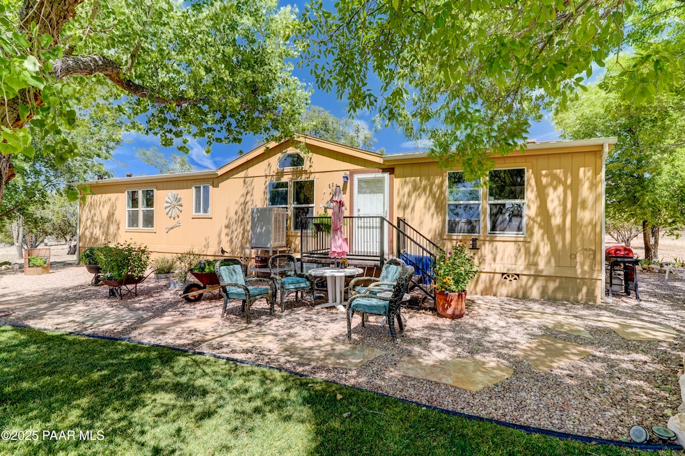 990 W Valleri Ann Rd, Paulden, AZ 86334 - photo 1