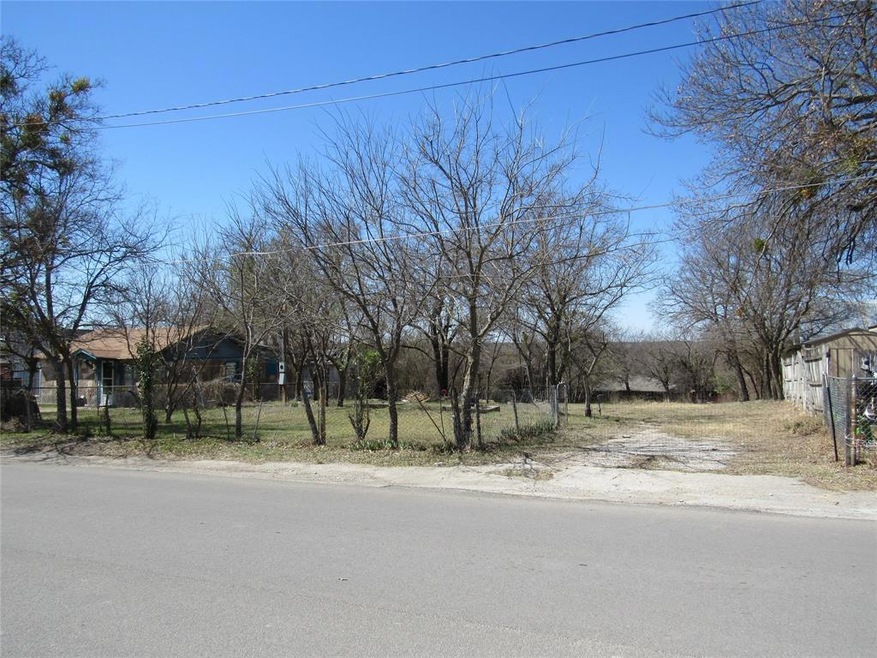 611 N Mill St, Weatherford, TX 76086 - photo 1