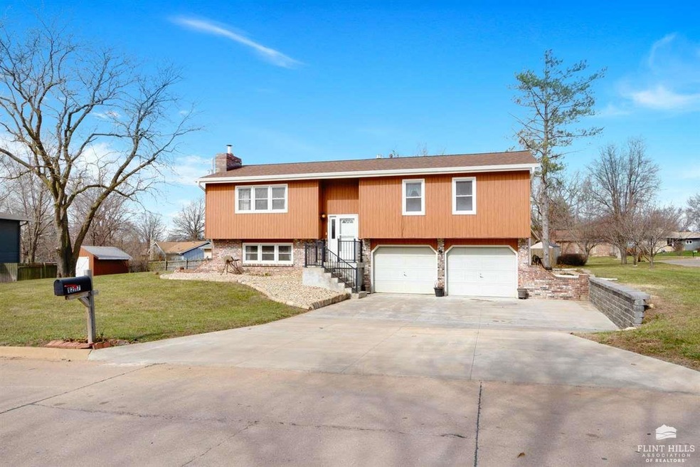 1217 Frontier Ln, Manhattan, KS 66503 - photo 1