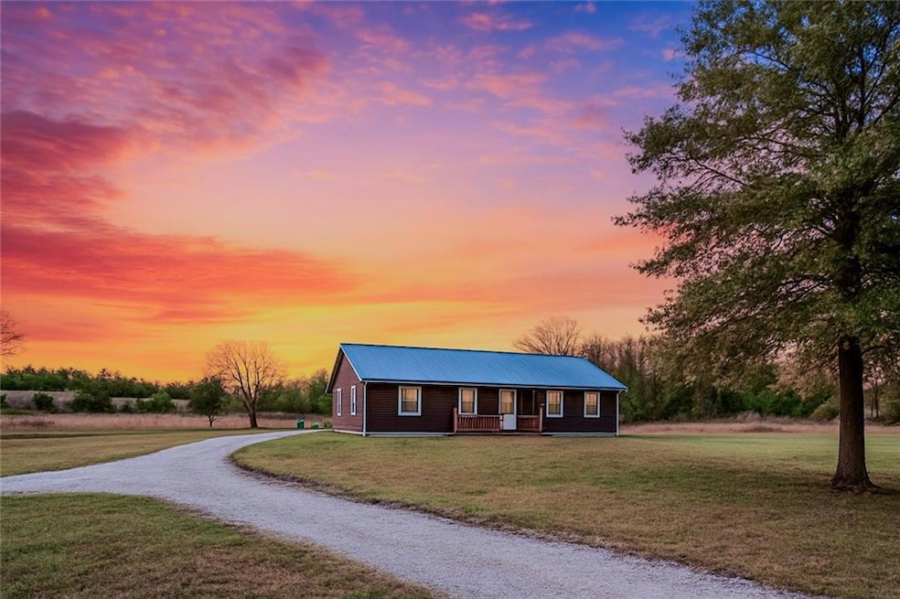 10130 W 2400 Rd, Fontana, KS 66026 - photo 1