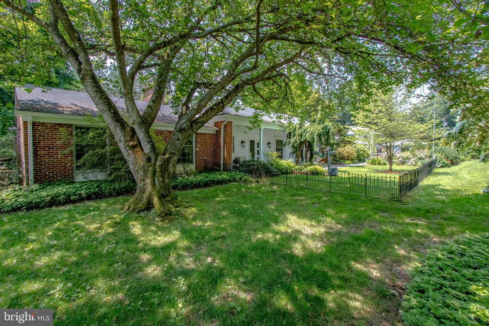 805 Vauclain Rd, Bryn Mawr, PA 19010 - photo 1