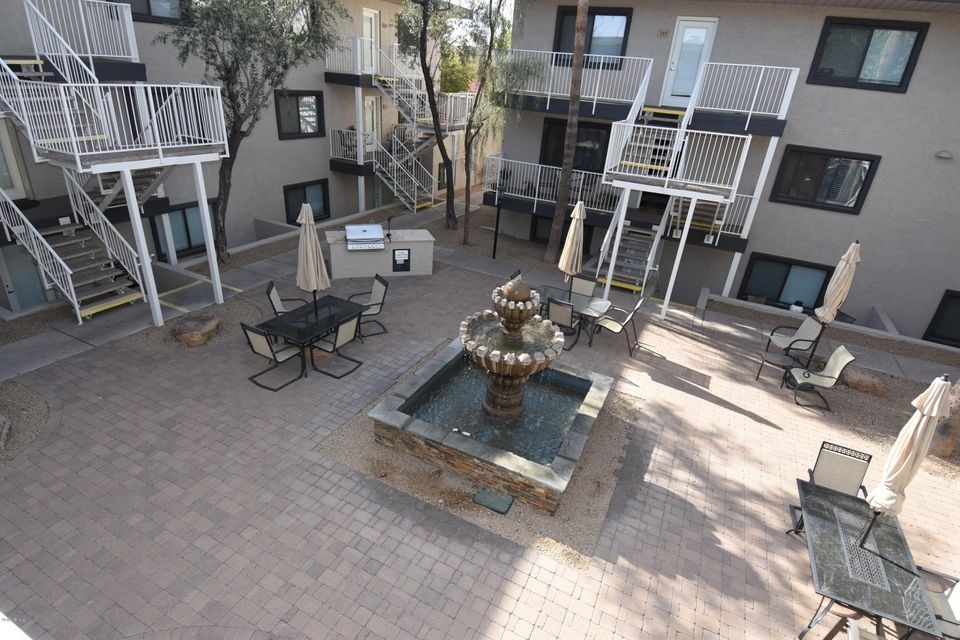 724 E Devonshire Ave 105_1666