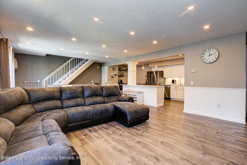 26 Gardenia Ln unit A, Staten Island, NY 10314 - photo 1