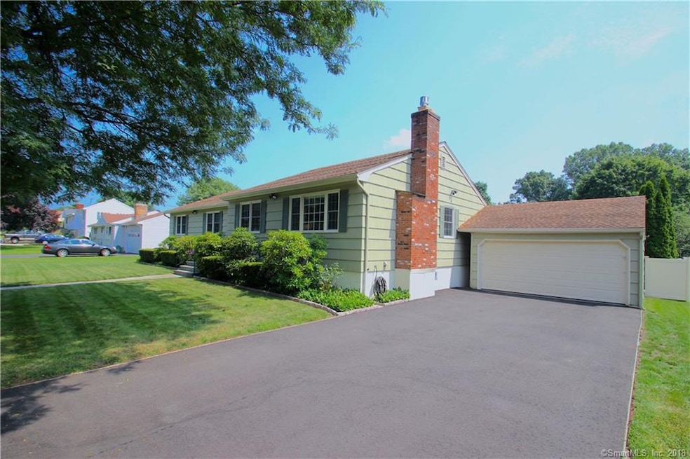 325 Post Oak Rd, Stratford, CT 06614 - photo 1