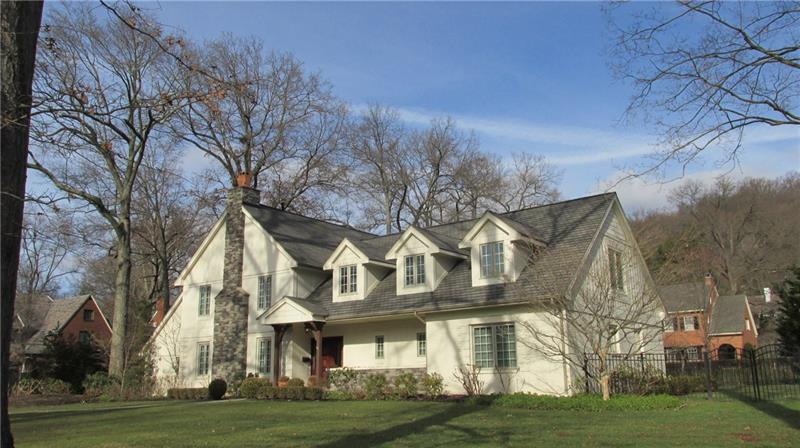 This is a beautifull home on a level lot in the vi